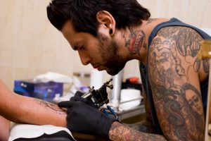 Набивание татуировок